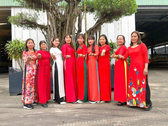 Phụ nữ Kết cấu thép Bình Phú tưng bừng hưởng ứng tuần lễ áo dài 1/3 - 8/3.2025